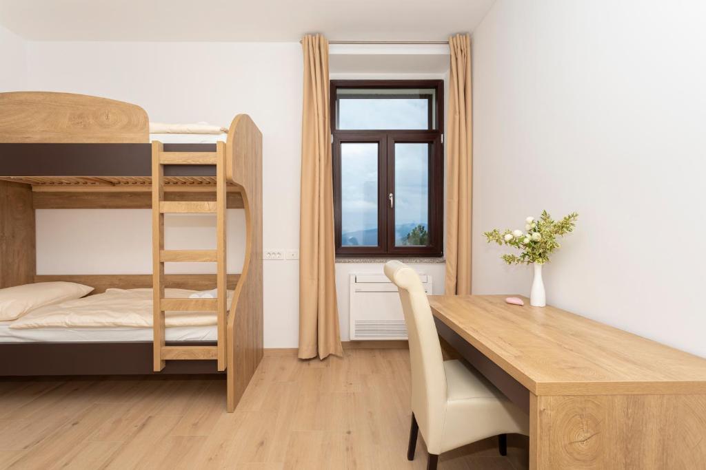 Postel nebo postele na pokoji v ubytování Peregrin Sveta Gora
