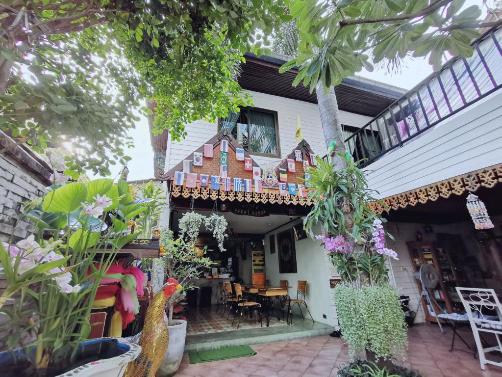 a house with a building on the side of it at TAVEE Guesthouse in Bangkok