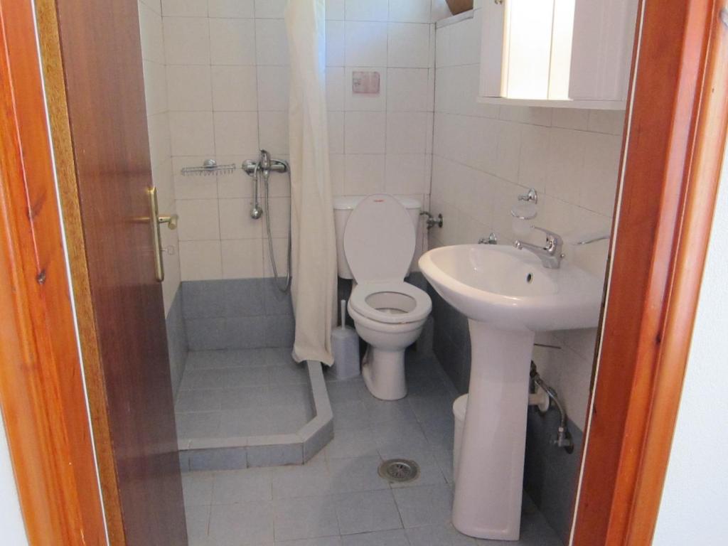 Phòng tắm tại Artolithia Apartments