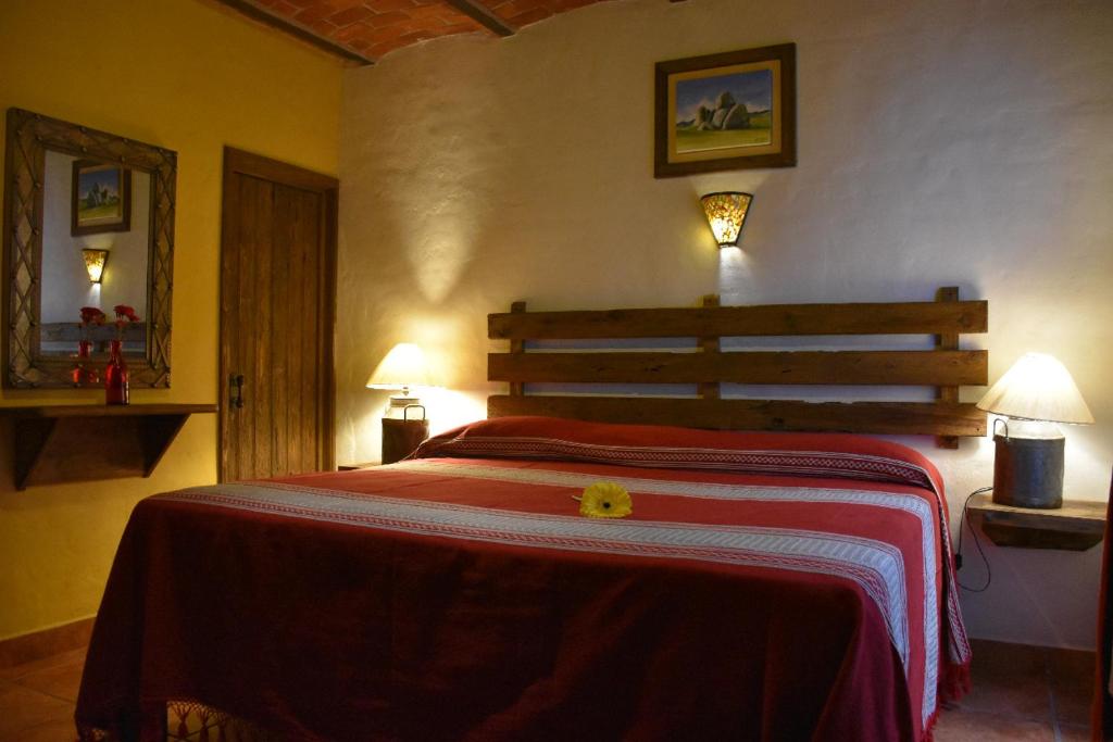 Postel nebo postele na pokoji v ubytování Hotel Mi Pueblito Tapalpa