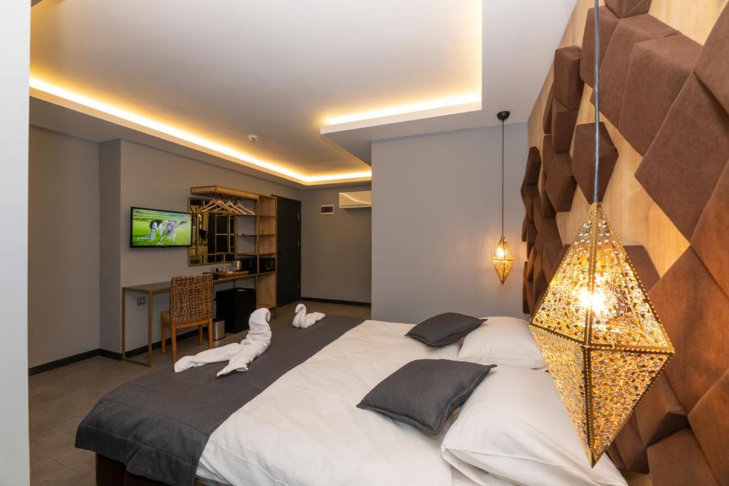 Fly And Stay Airport Hotel - Deluxe Single Room