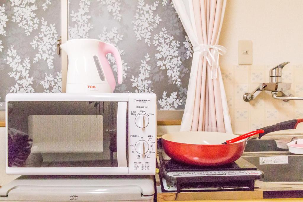 TV a/nebo společenská místnost v ubytování The Familiar Inn ー 旅館ホテル業