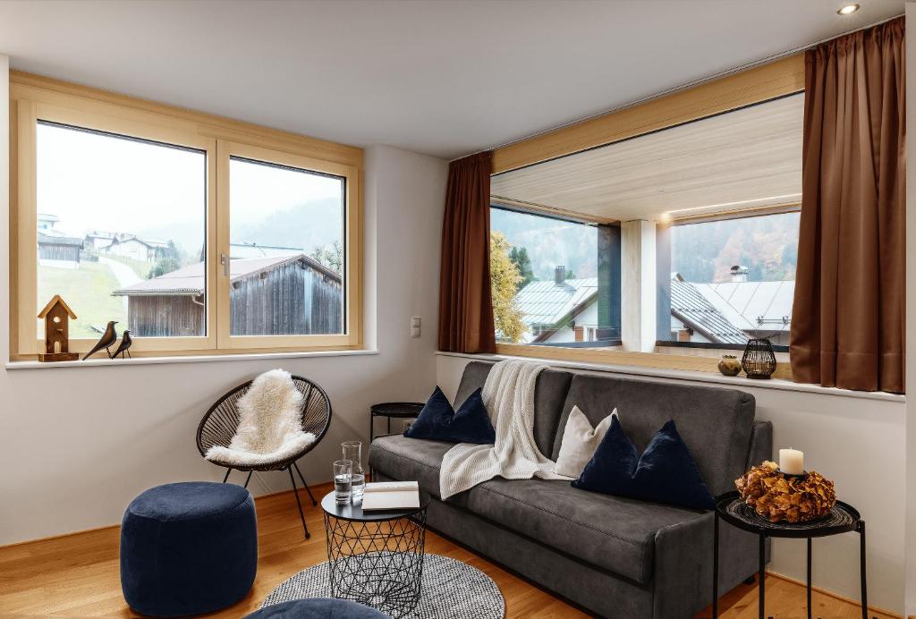 Posezení v ubytování Verwall Apartment Arlberg - mit Sauna, Balkon und Skiraum