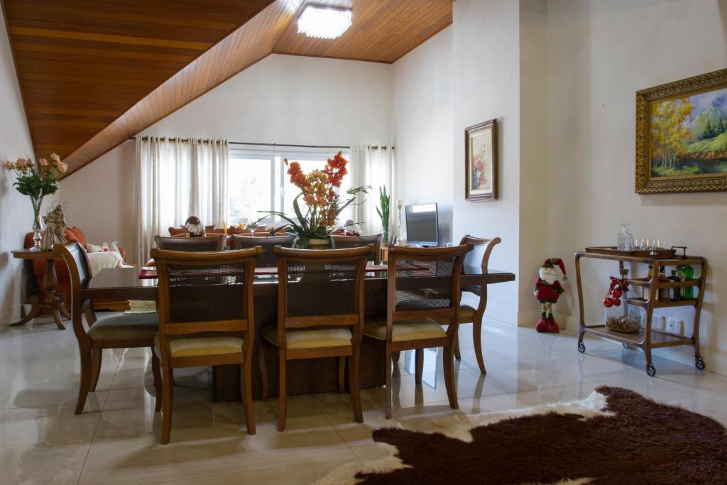  Ampla Cobertura no Centro de Gramado