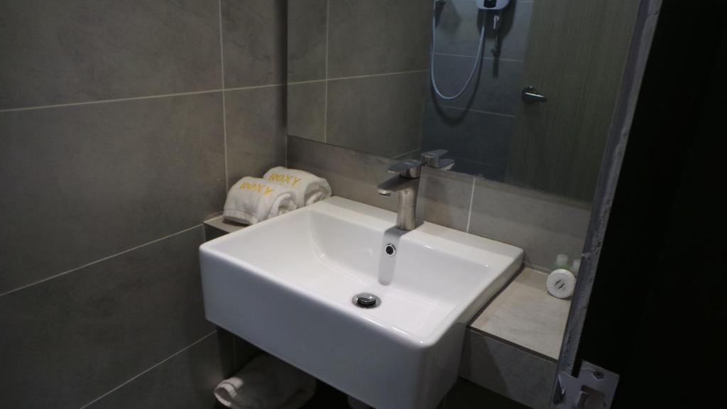 Koupelna v ubytování Roxy Sematan Villa & Townhouse