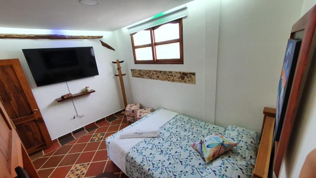 Postel nebo postele na pokoji v ubytování El Quijote Apartahotel