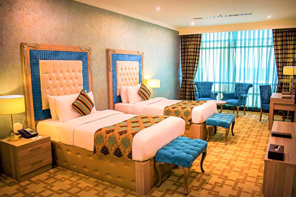 Rúm í herbergi á Sapphire Plaza Hotel