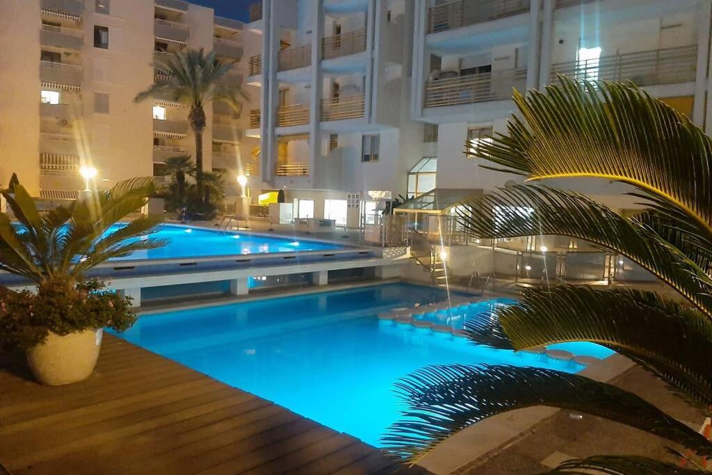 Piscine de l'établissement APARTAMENTO EN EL CENTRO DE SALOU ou située à proximité