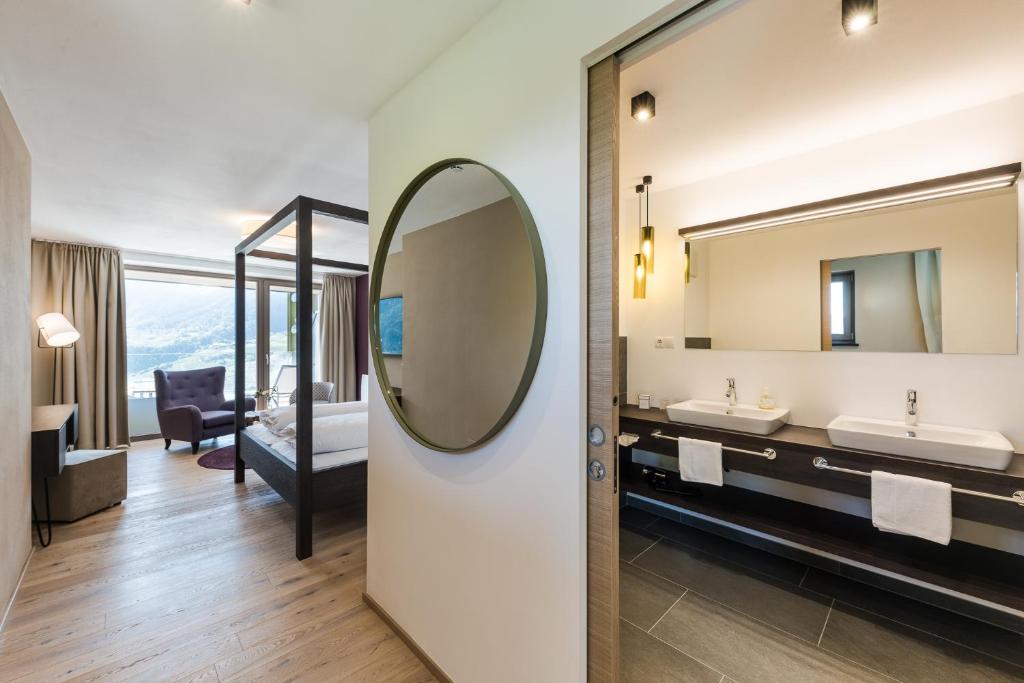 Koupelna v ubytování Oliven- & Genusshotel Hirzer