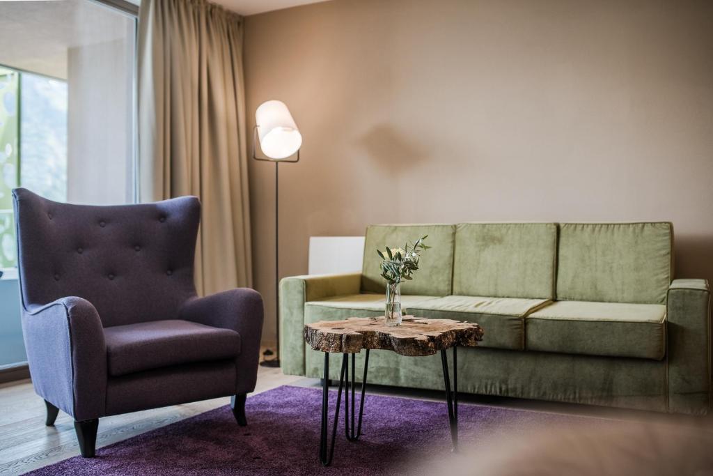 Posezení v ubytování Oliven- & Genusshotel Hirzer