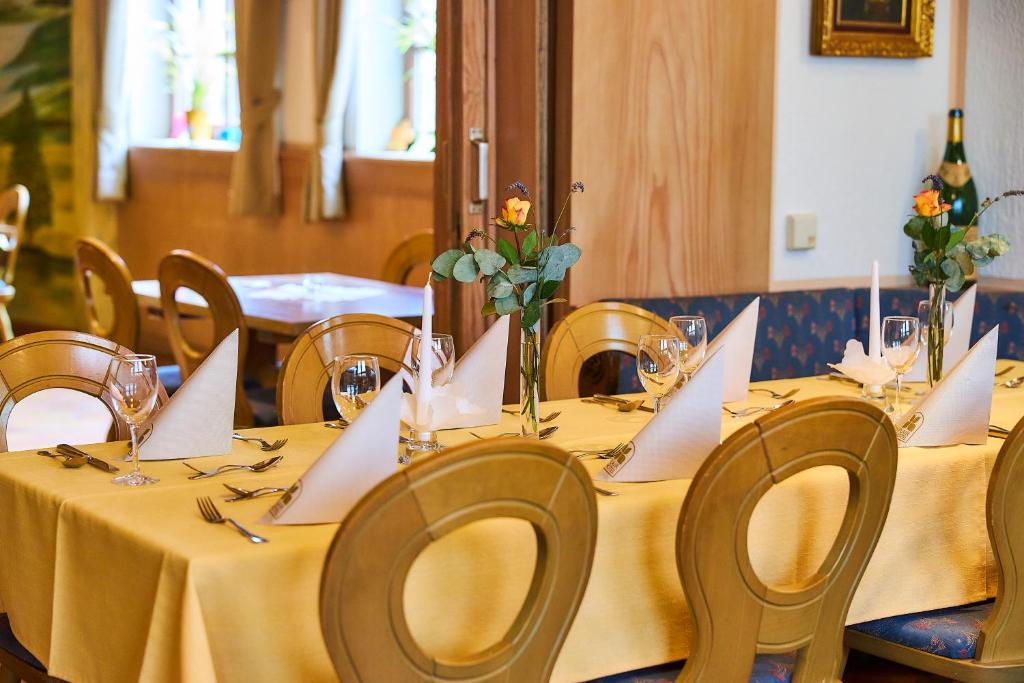 Restaurace v ubytování Flair Hotel Weinstube Lochner