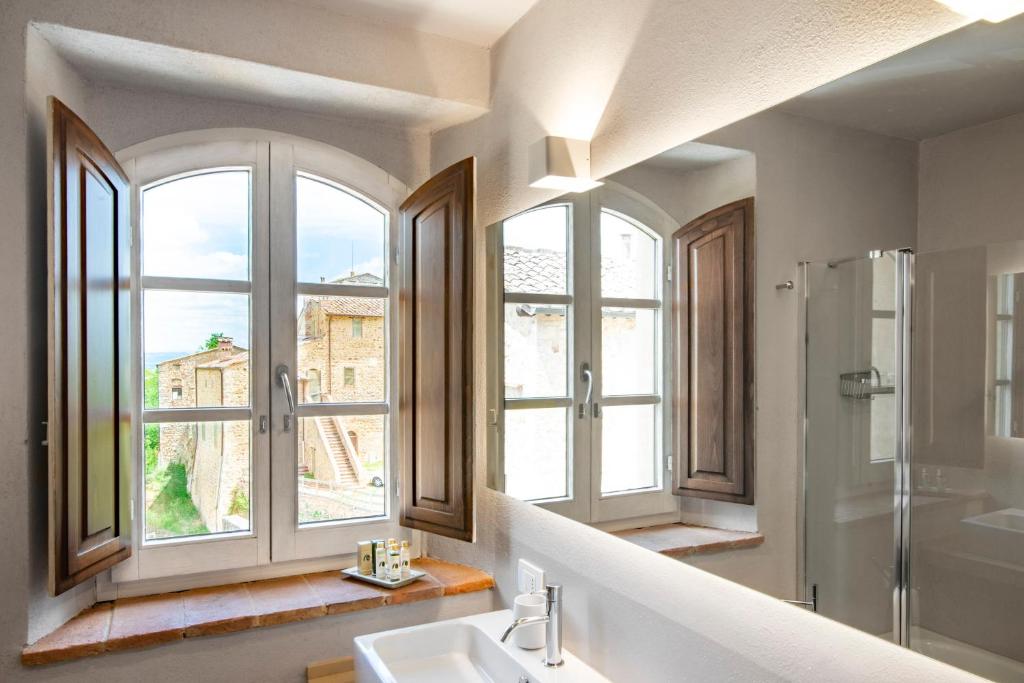 Koupelna v ubytování Relais Le Macine Di Stigliano