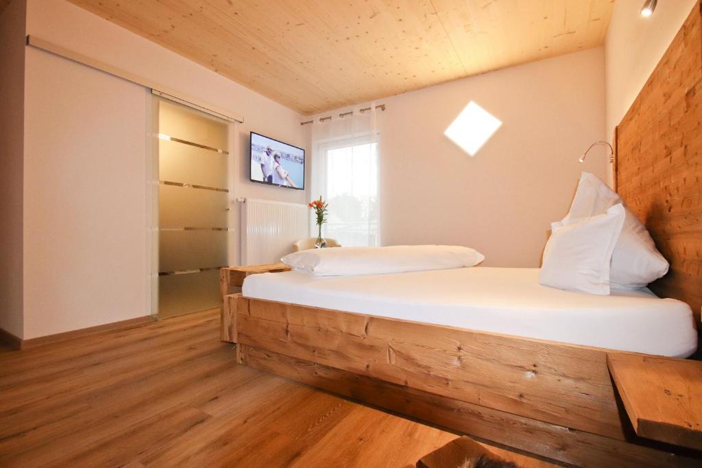 Hotel-Restaurant Gasthaus Bonimeier - Comfort Single Room With Shower