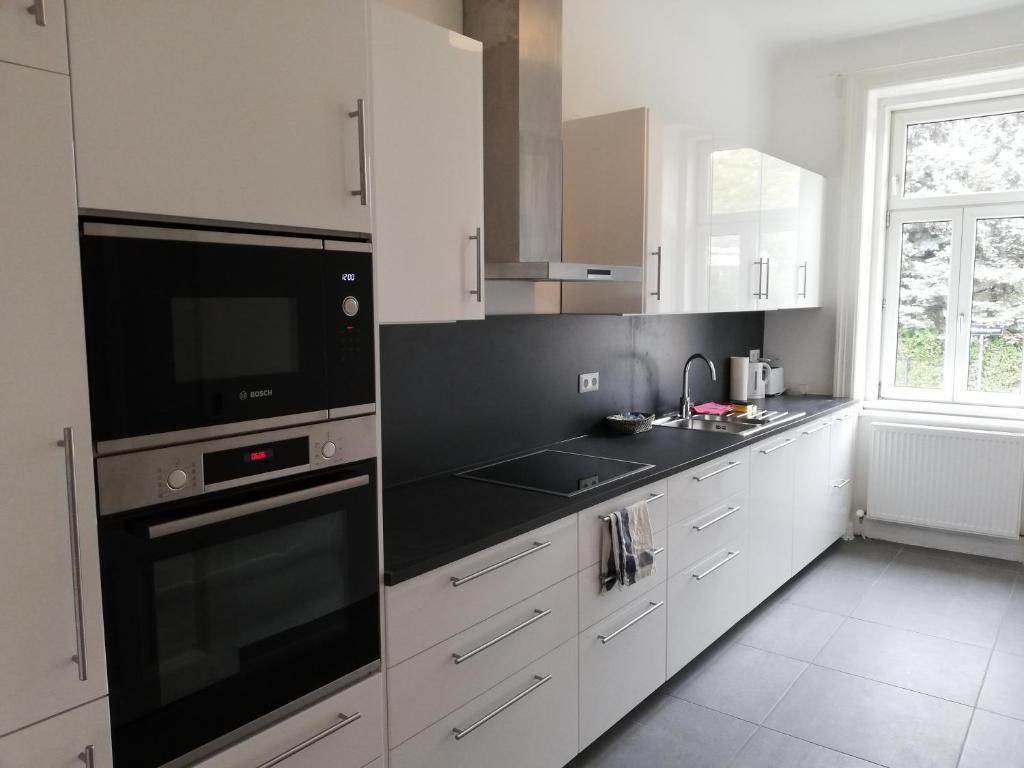 Central Living Apartments - Schönbrunn - Two-Bedroom Apartment