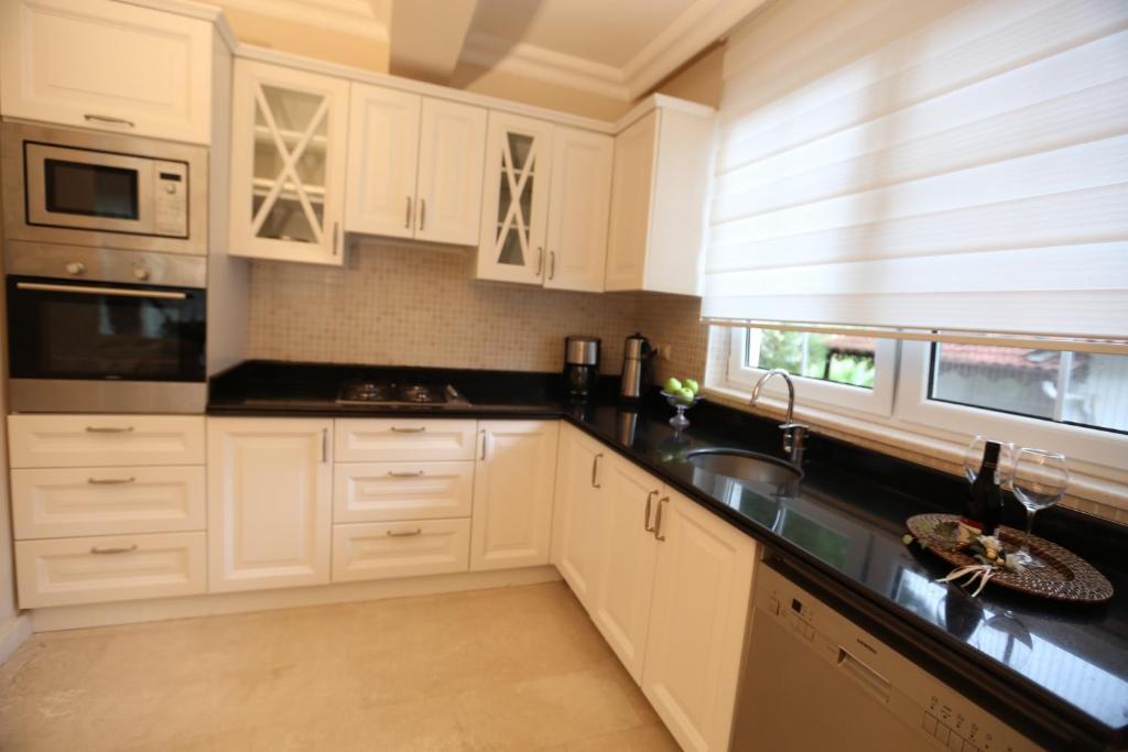 Kuchyň nebo kuchyňský kout v ubytování Kemer Residence