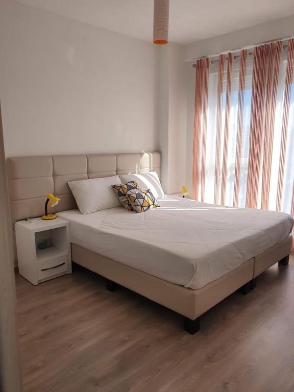 Rovena's Apartment - free parking - Image 11