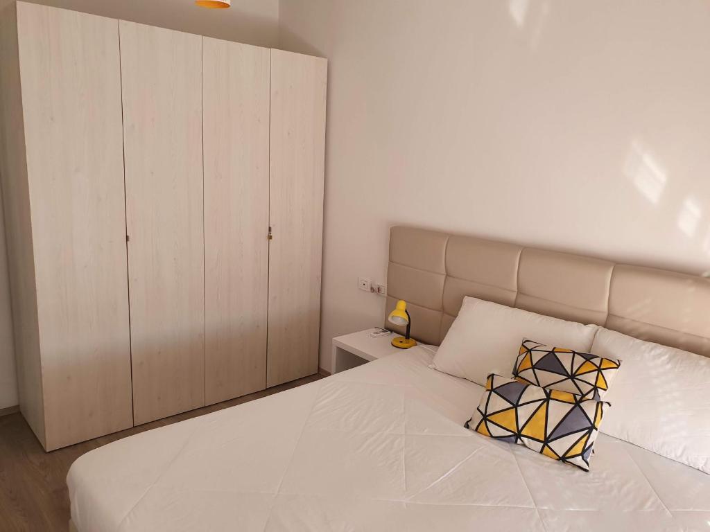 Rovena's Apartment - free parking - Image 12