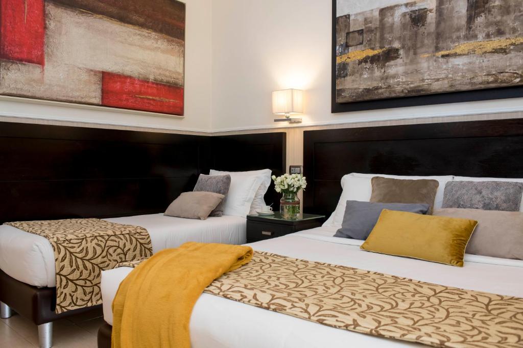 Postel nebo postele na pokoji v ubytování Yes Hotel Boutique Rome