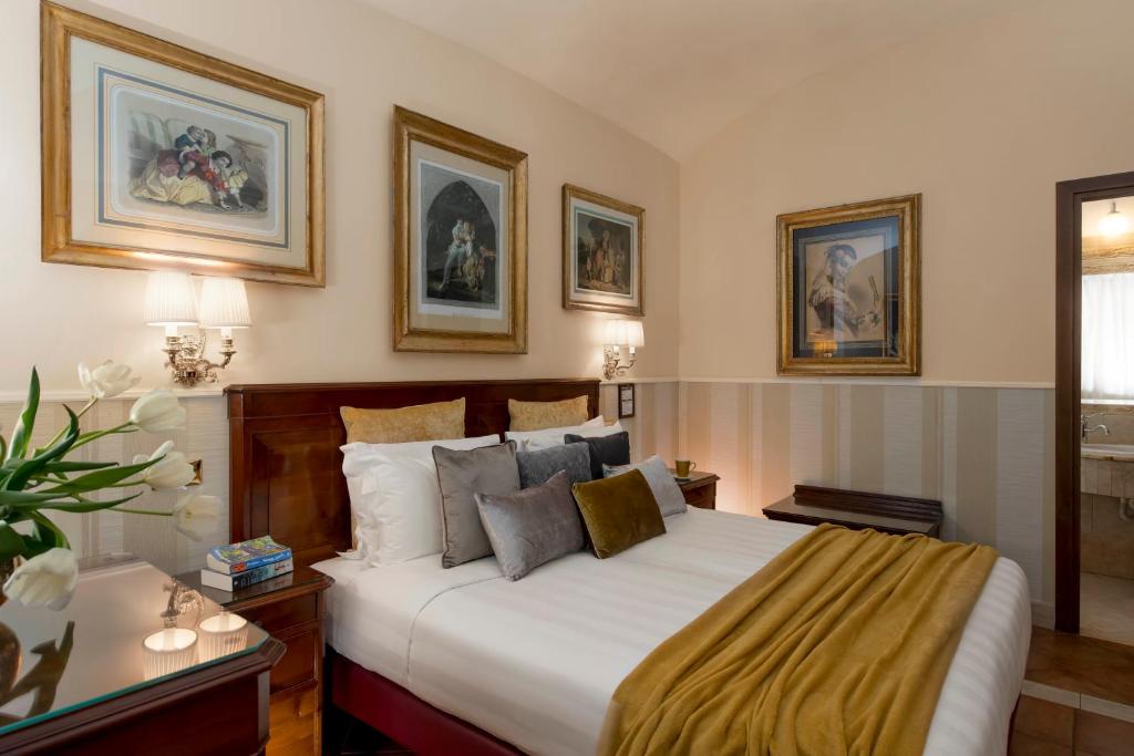 Postel nebo postele na pokoji v ubytování Hotel Des Artistes Roma