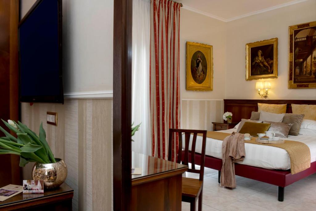 Postel nebo postele na pokoji v ubytování Hotel Des Artistes Roma