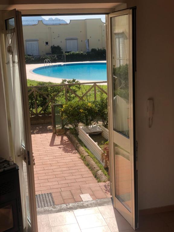 Bazén v ubytování Pia Beach House nebo v jeho okolí