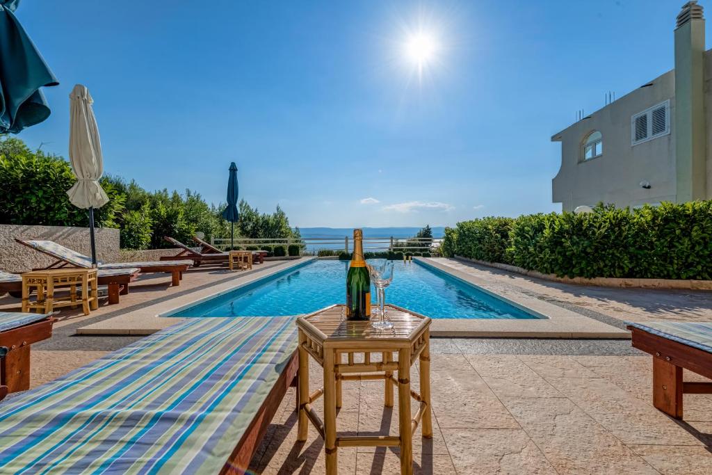 Bazén v ubytovaní Luxury Apartments Tafra alebo v jeho blízkosti