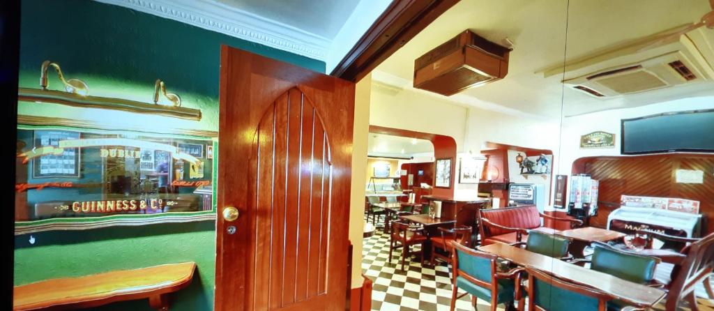 Biliár nebo kulečník v ubytování O'Shea's Hotel