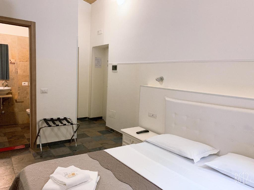 Łóżko lub łóżka w pokoju w obiekcie Golden Nice Apartment
