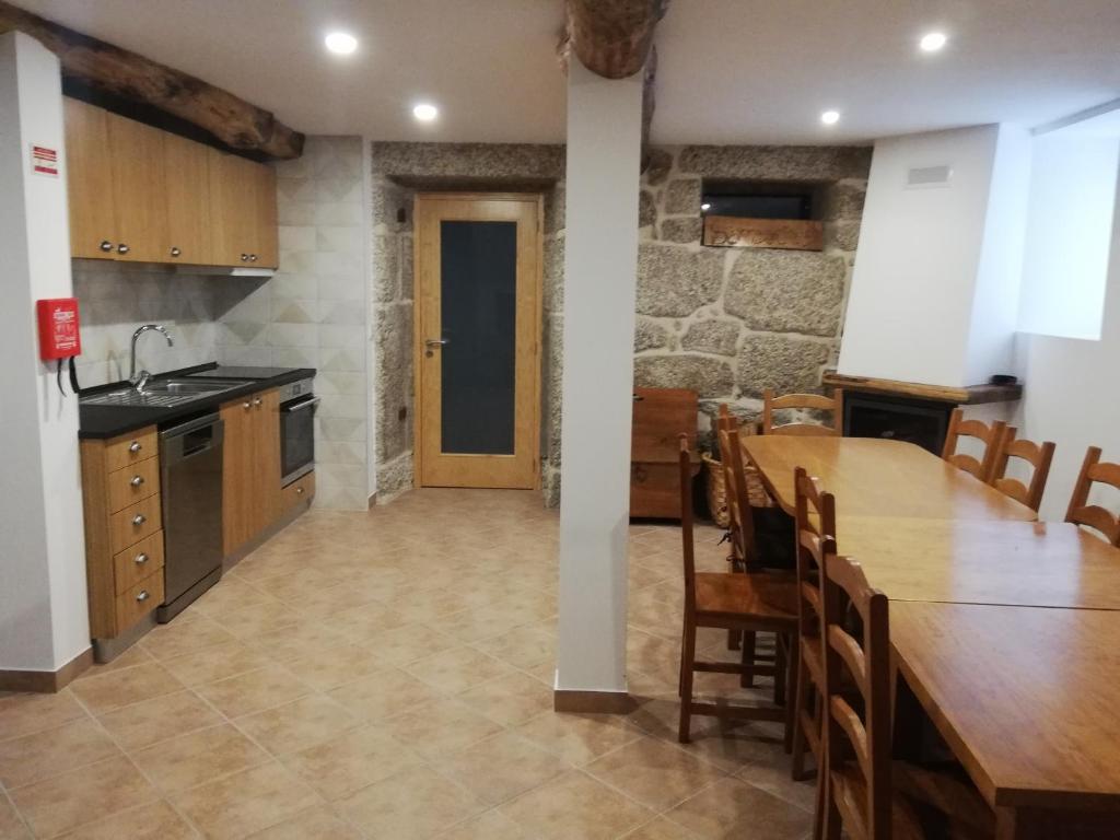 Kuchyň nebo kuchyňský kout v ubytování Sambuc'asa - Serra da Estrela