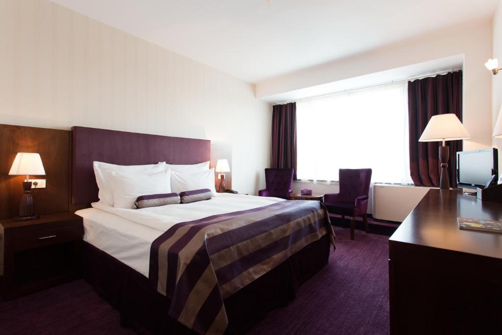 Postel nebo postele na pokoji v ubytování Grand Hotel Napoca