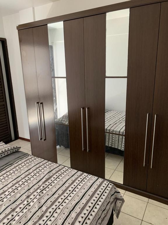  Apartamento 2 suítes e 2 quartos pé na areia