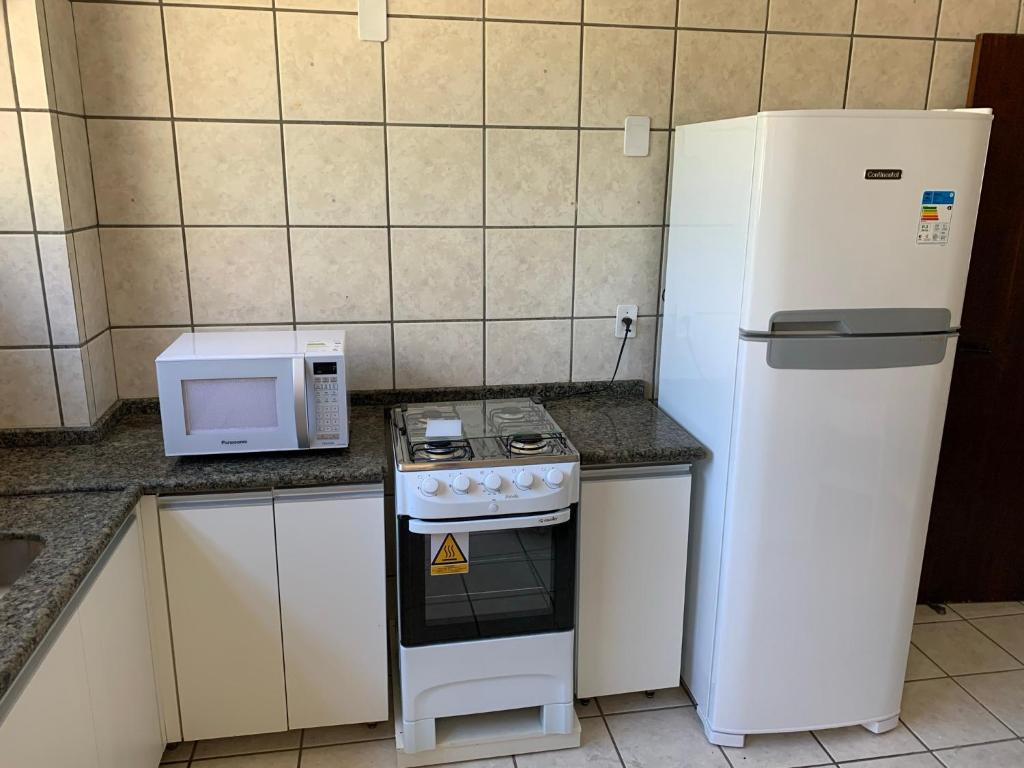  Apartamento 2 suítes e 2 quartos pé na areia