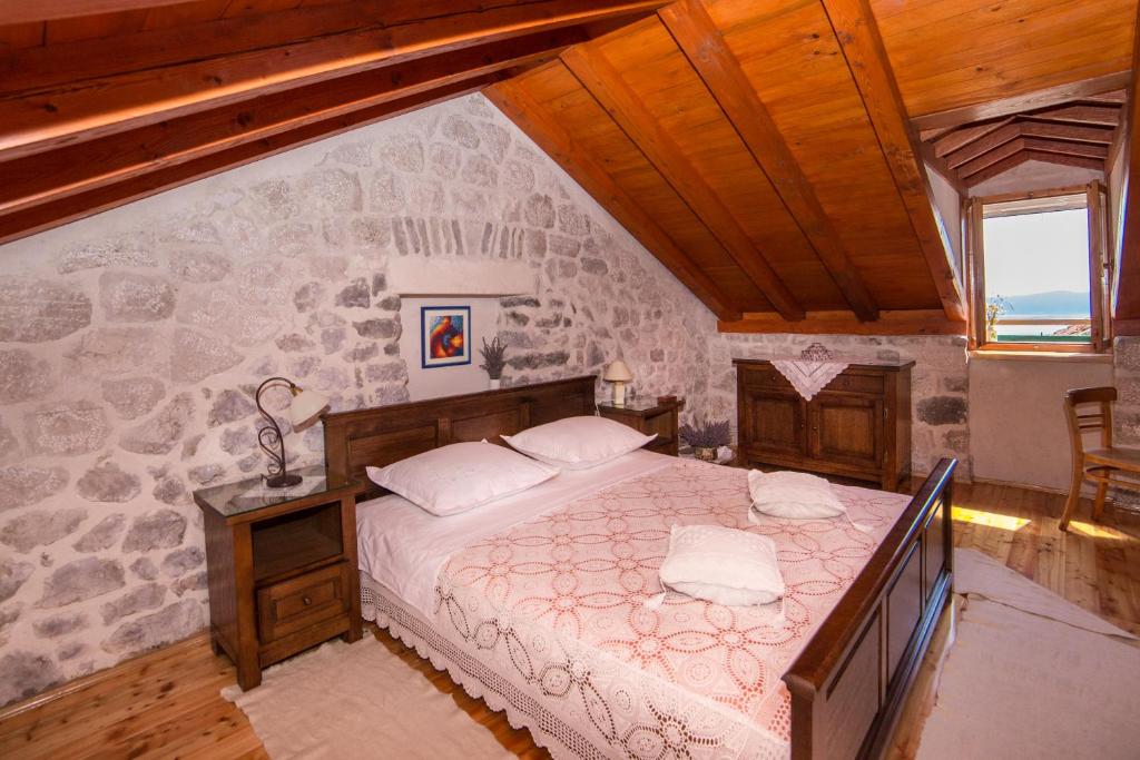 Posteľ alebo postele v izbe v ubytovaní Old stone house