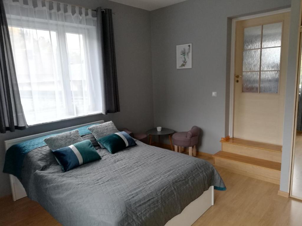 Posteľ alebo postele v izbe v ubytovaní Apartament nad Gorczańskim Strumieniem