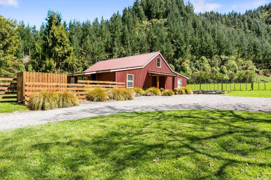 Κήπος έξω από το The Red Barn - Lake Okareka Holiday Home