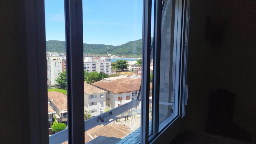  Apartamento acomoda 4 pessoas - Bairro Ponta da Praia - Santos SP