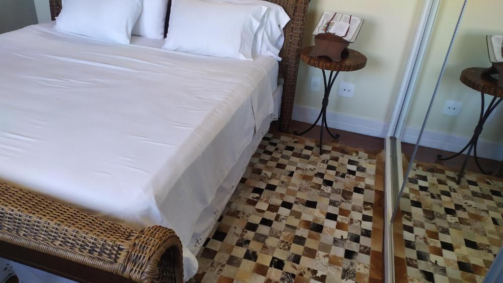  Apartamento acomoda 4 pessoas - Bairro Ponta da Praia - Santos SP