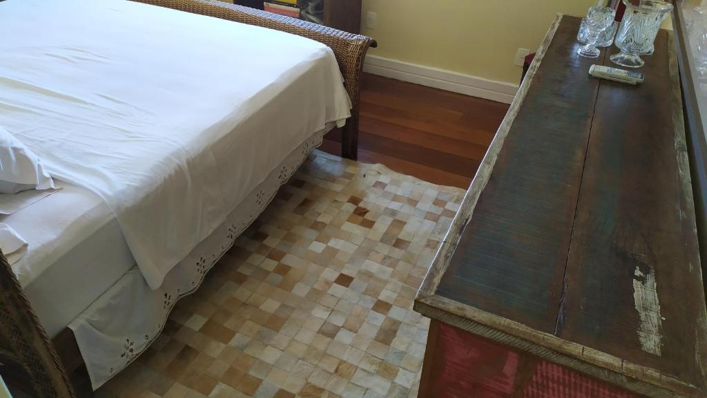  Apartamento acomoda 4 pessoas - Bairro Ponta da Praia - Santos SP