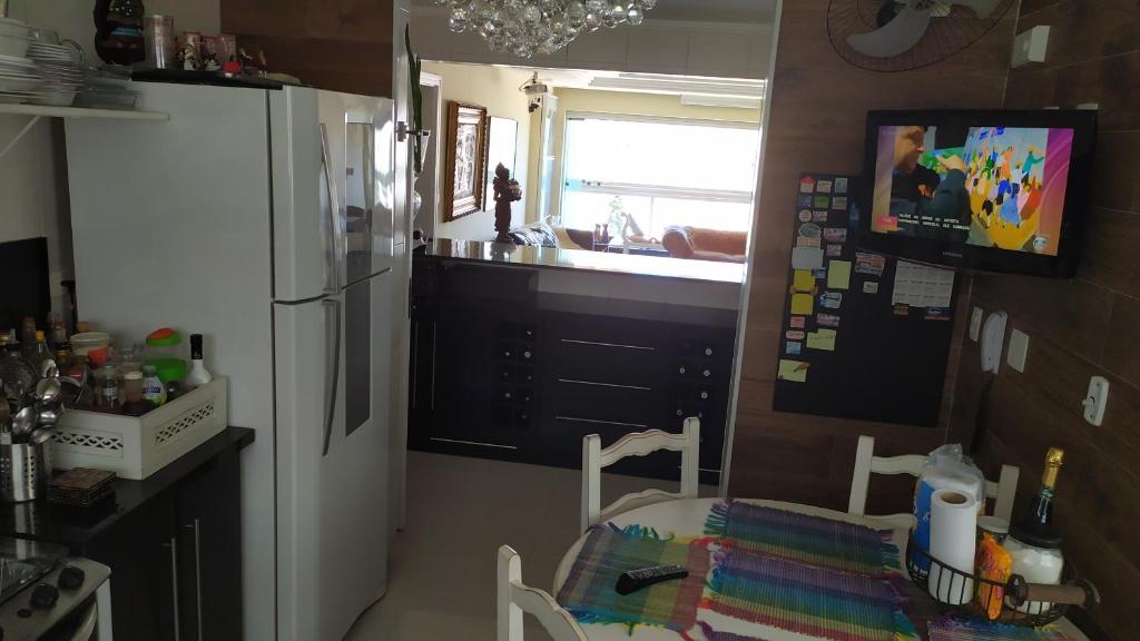  Apartamento acomoda 4 pessoas - Bairro Ponta da Praia - Santos SP