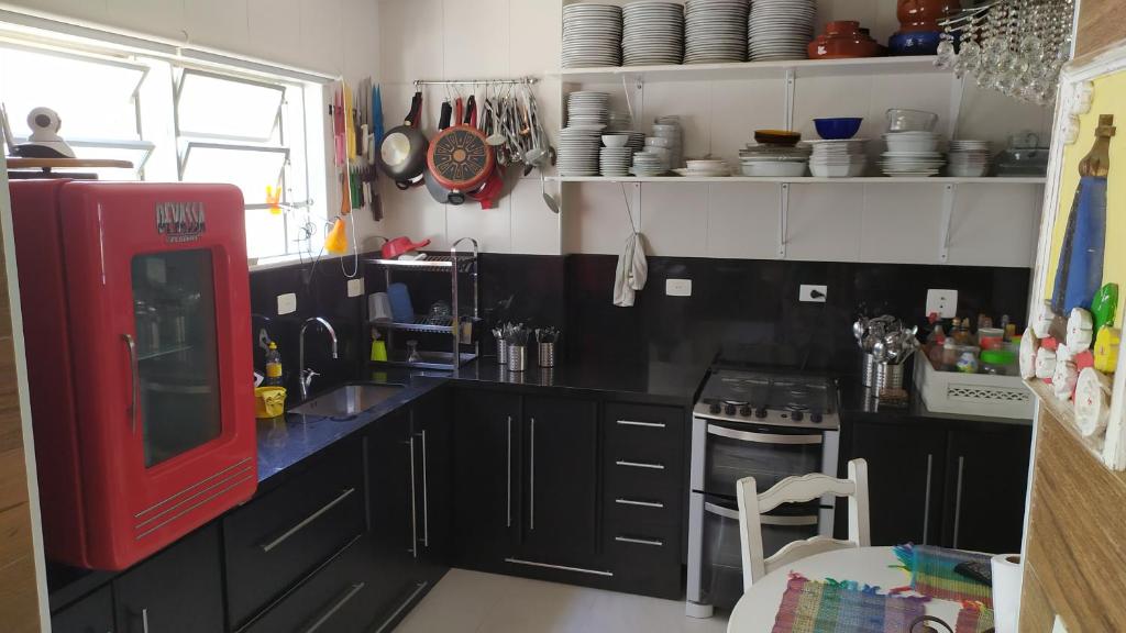  Apartamento acomoda 4 pessoas - Bairro Ponta da Praia - Santos SP