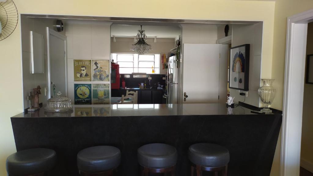  Apartamento acomoda 4 pessoas - Bairro Ponta da Praia - Santos SP