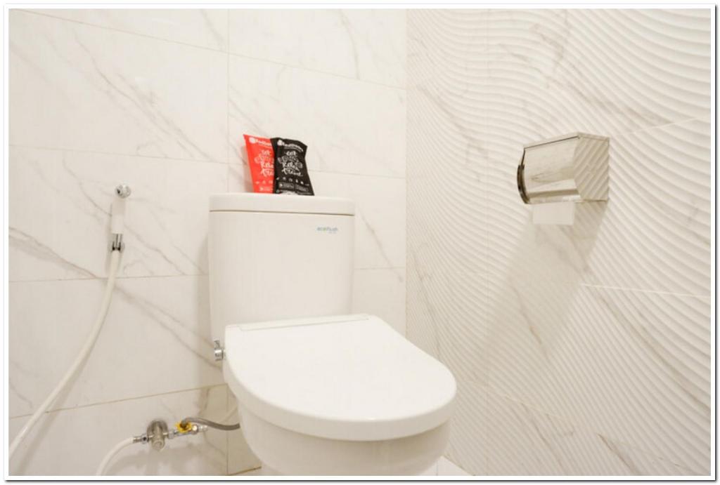 RedDoorz Plus @ Madukoro Raya Semarang - Standard Double Room