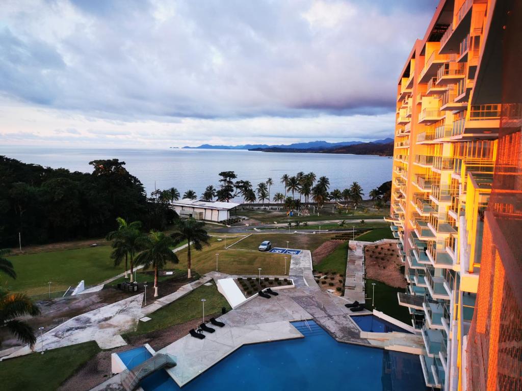 a view of the water from a building at Paraíso en el Caribe in María Chiquita