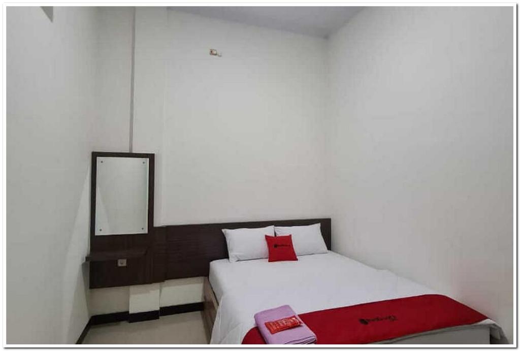 RedDoorz near Moro Mall Purwokerto 2 - Standard Double Room