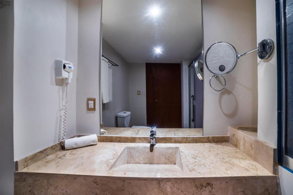 a bathroom with a sink and a mirror at Hotel Imperial in Veracruz