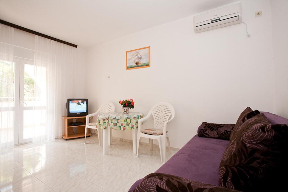 Telewizja i/lub zestaw kina domowego w obiekcie Apartments Mato