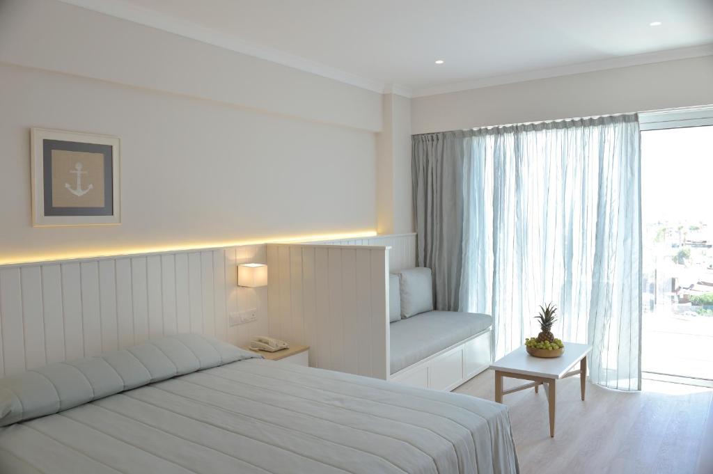 Ένα ή περισσότερα κρεβάτια σε δωμάτιο στο Sunrise Gardens Aparthotel