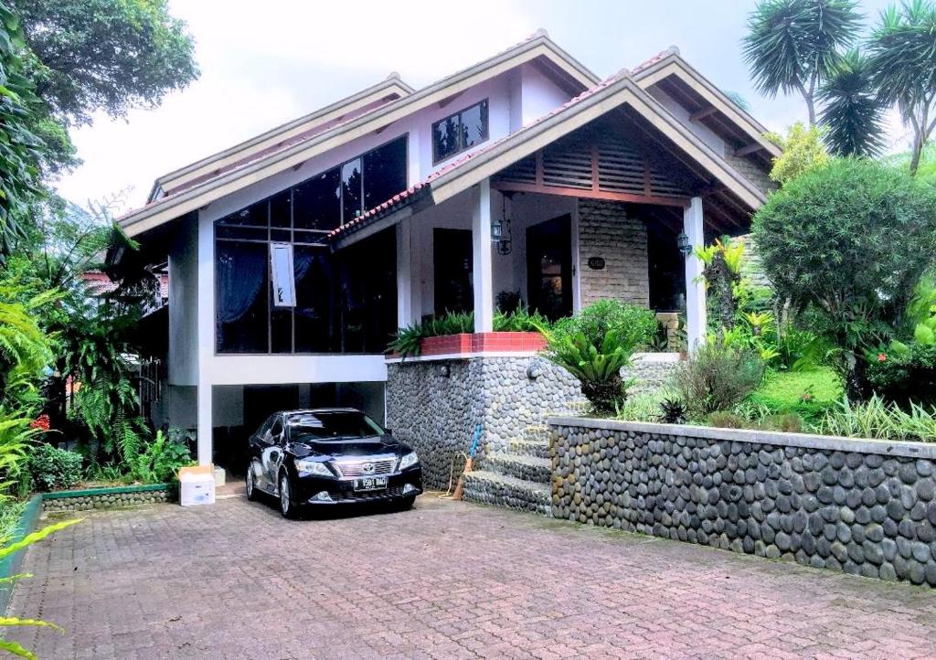 a car parked in front of a house at Holidayhome Alam Cipanas Puncak in Puncak