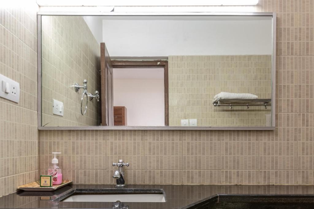 Koupelna v ubytování KSTDC Hotel Mayura Pine Top Nandi Hills