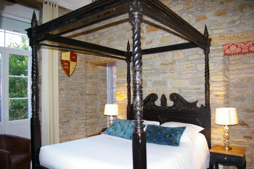 Postel nebo postele na pokoji v ubytování Queen Serenity Hotel